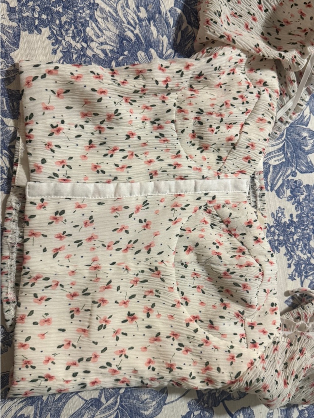 9 shirts—Abercrombie & Fitch Light Pink Crewneck Top - Picture 5 of 16